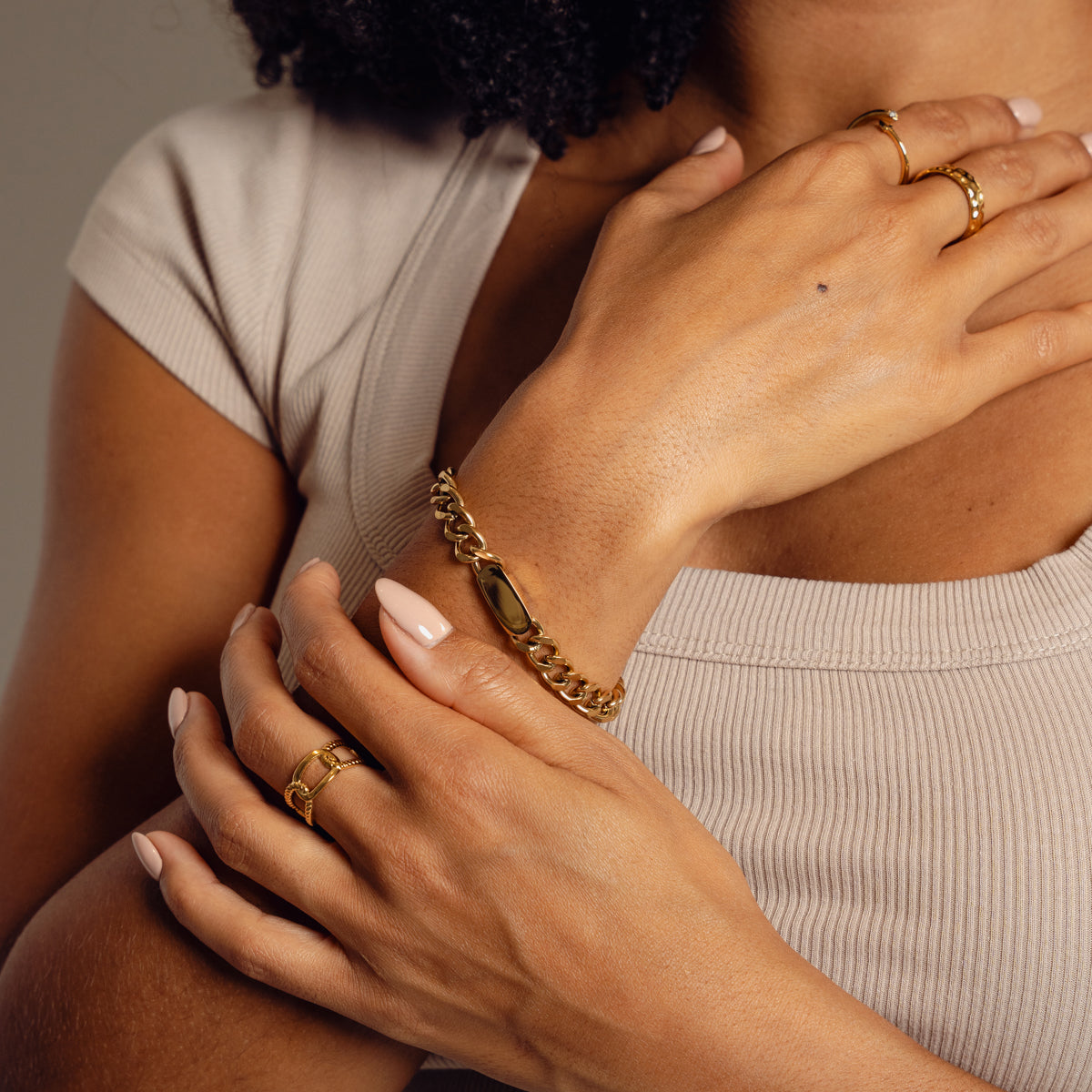 Pulseira com Medalhão Banhado a Ouro 18k