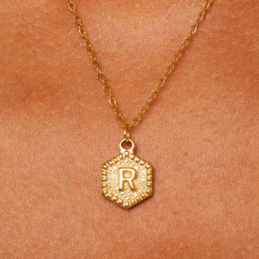 Colar Inicial Hexagonal Banhado a Ouro 18k