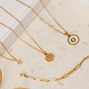 Colar Inicial Hexagonal Banhado a Ouro 18k