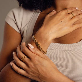 Pulseira com Medalhão Banhado a Ouro 18k