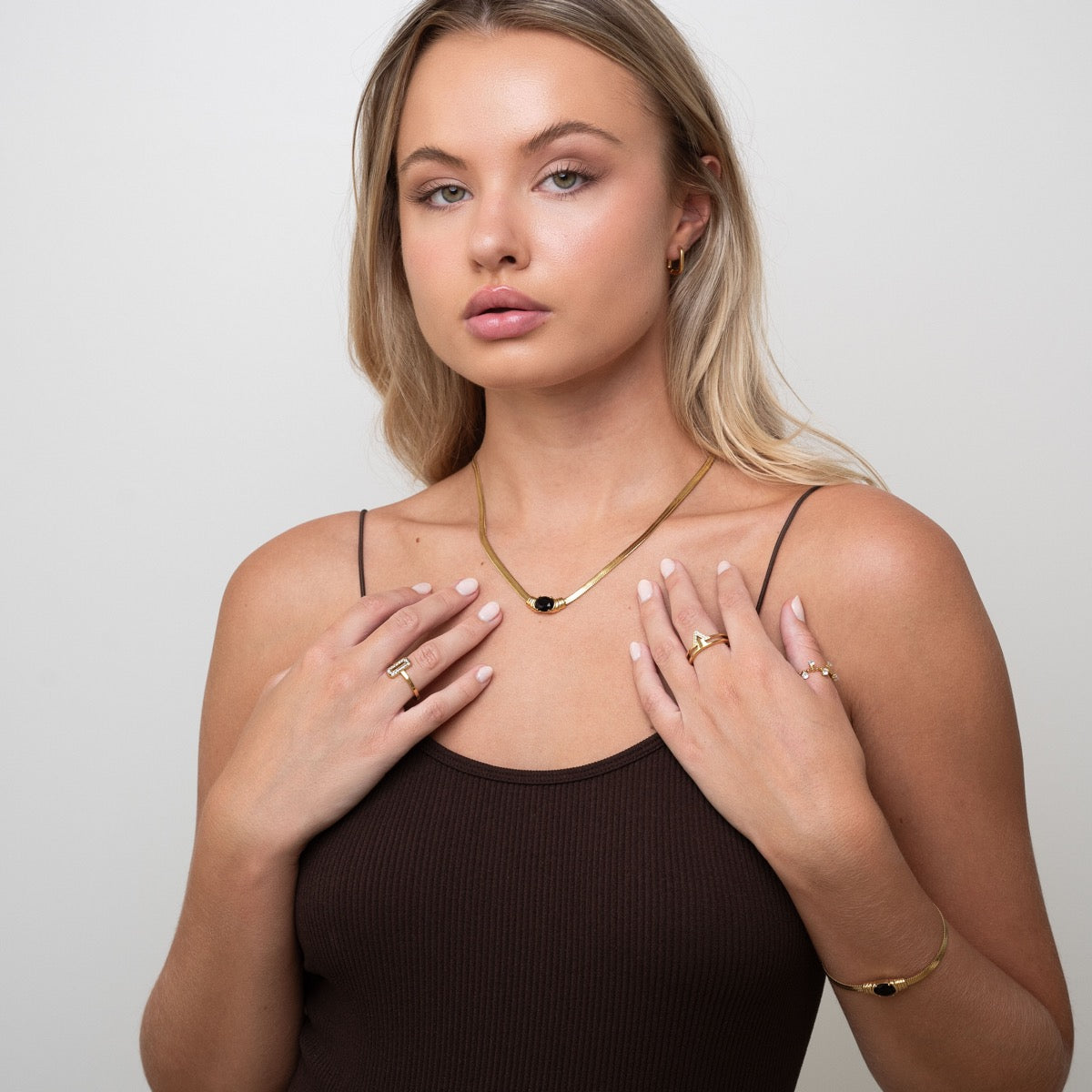 Colar com Pedra de Onix Banhado a Ouro 18K