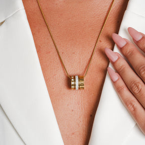 Colar de Três Anéis Empilhados Banhado a Ouro 18k