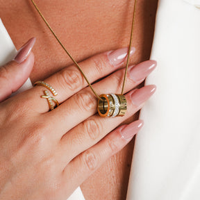 Colar de Três Anéis Empilhados Banhado a Ouro 18k