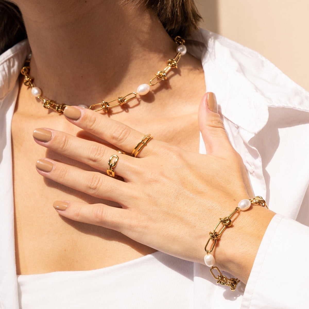 Pulseira Nó com Pérolas Banhado a Ouro 18k